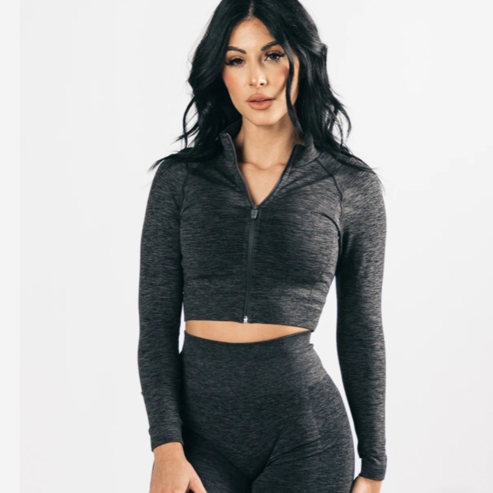 Amplify jacket alphalete in powder grey